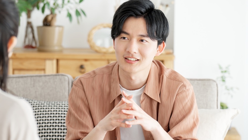 プロフィールに書く人柄や価値観を対話で整理する日本人男性