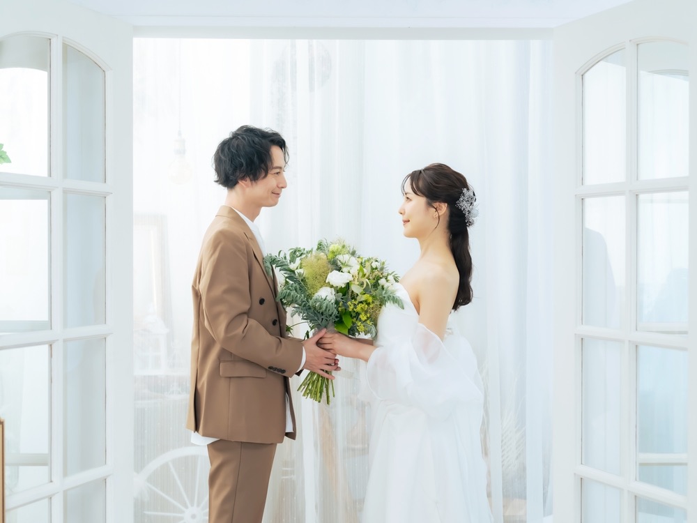 結婚を決めた日本人の新郎新婦